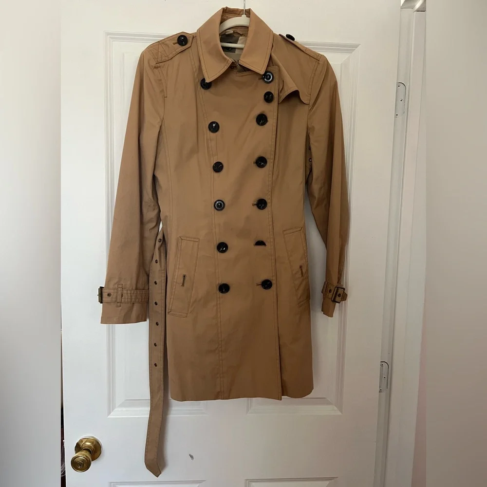 Burberry Tan Double-Breasted Trench Coat with Iconic Check Lining - Picture 3 of 16